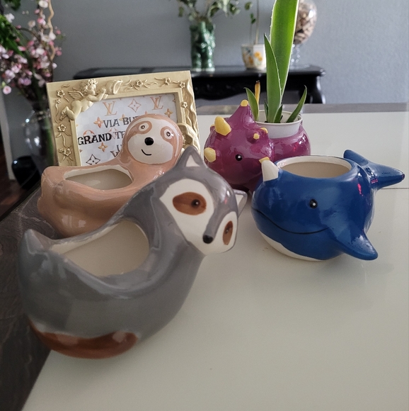 4 pcs Small Ceramic Planters! - Picture 2 of 4